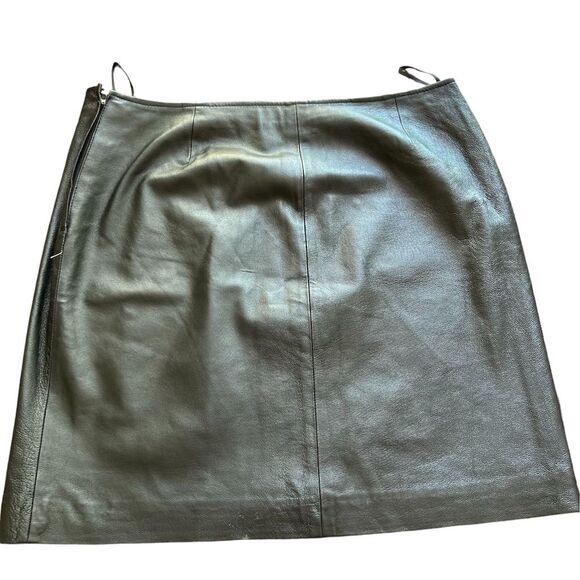 Newport News Dresses & Skirts - Newport News Women's Black Leather Mini Skirt Size 16W Plus Casual
